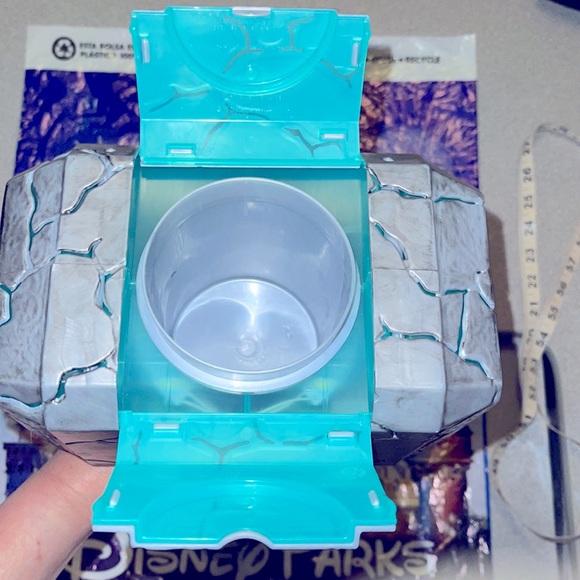 DISNEY PARKS EXCLUSIVE-MARVEL AVENGERS THOR HAMMER LIGHT UP DRINK HOLDER - Picture 9 of 14